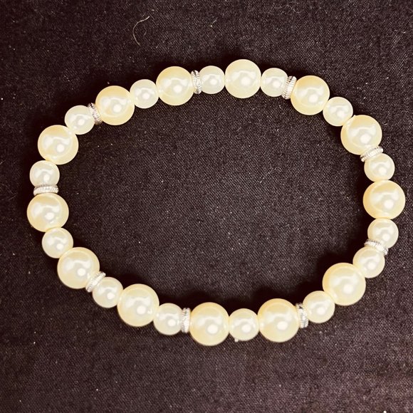 Lot Of 5 Silver Tone/Gold Tone Bracelets (3799) - Picture 4 of 7